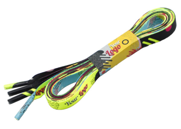 Lacci lisci personalizzati in poliestere sublimato, design full-color con logo, resistenti e vivaci. Disponibili da AMGS Group.